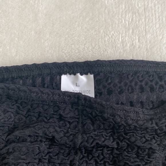 Black bikini - Picture 2 of 4